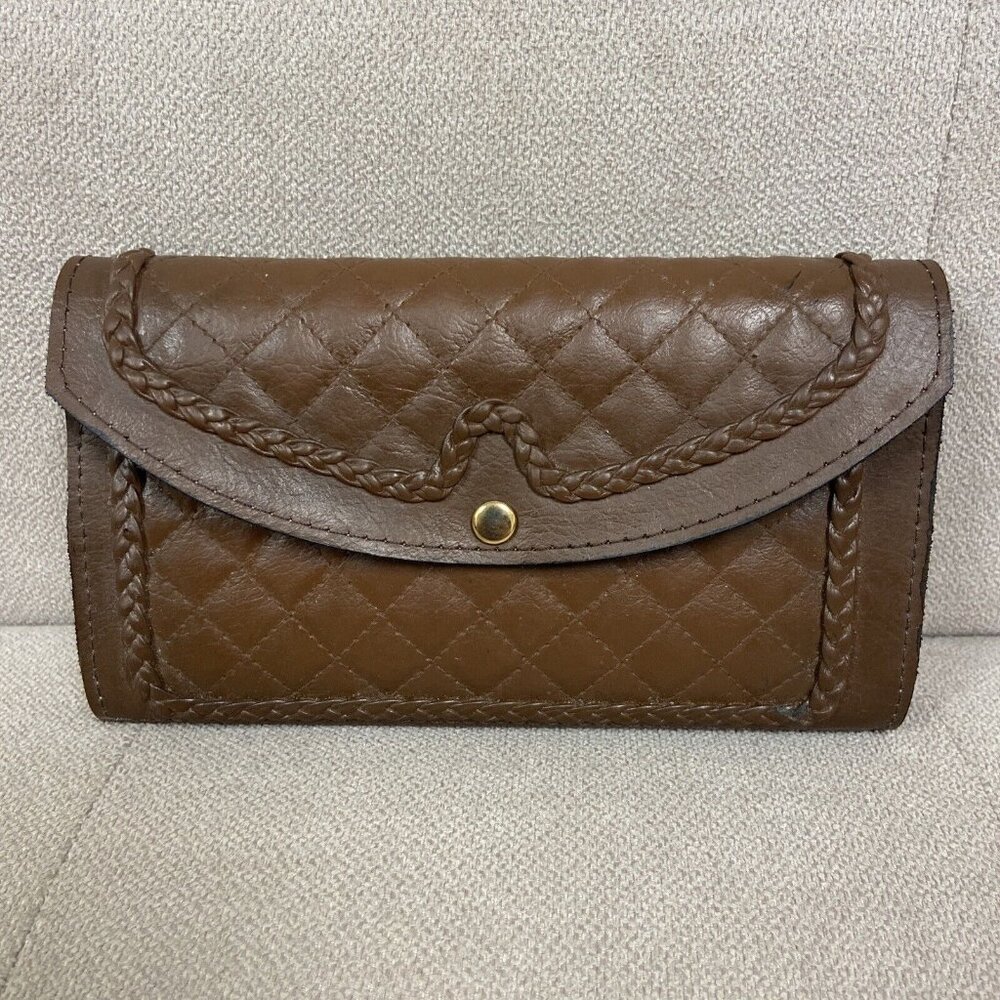 Woman’s Leather wallet w/quilted & braided pattern brown  Snap closure Vintage